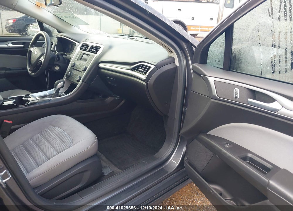 2016 FORD FUSION S VIN: 3FA6P0G70GR404120