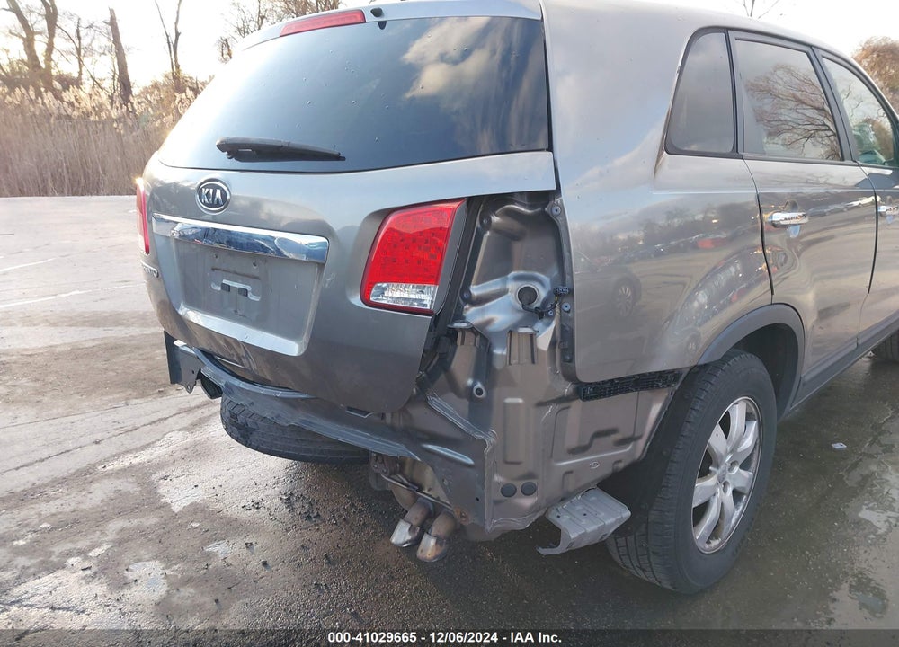 2012 KIA SORENTO LX VIN: 5XYKTCA69CG292489