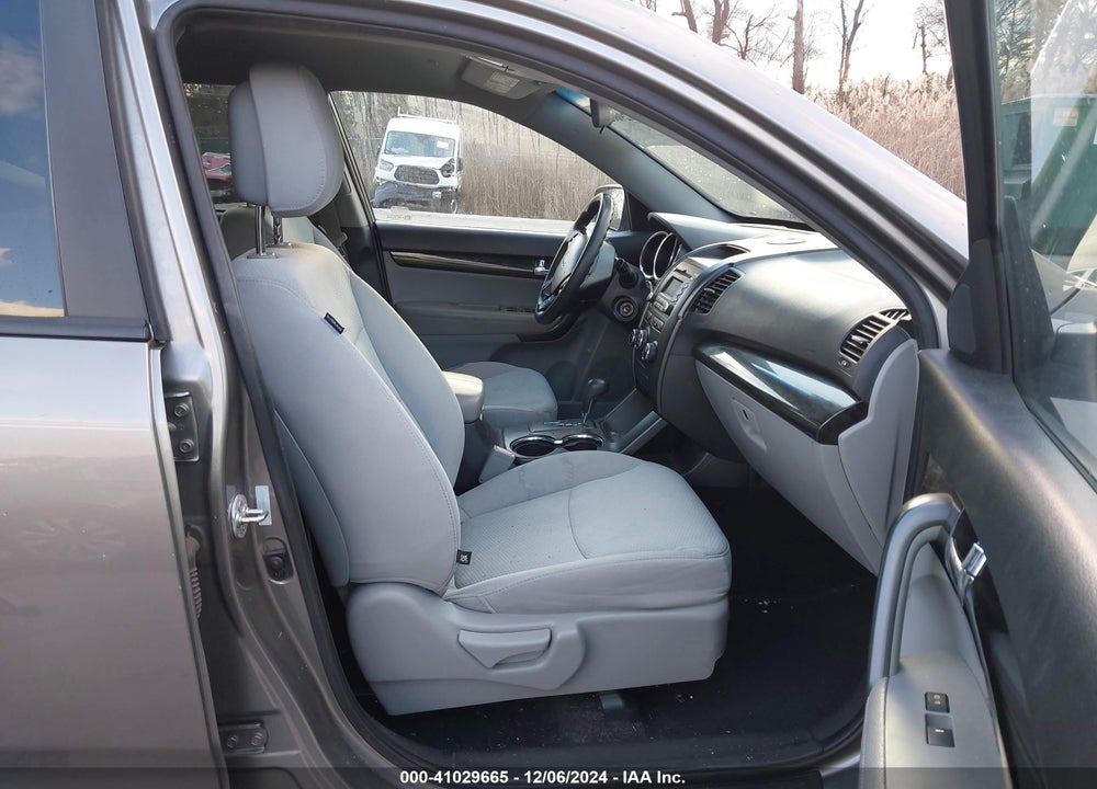 2012 KIA SORENTO LX VIN: 5XYKTCA69CG292489