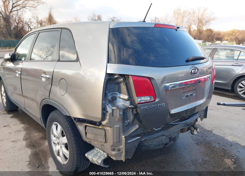 2012 KIA SORENTO LX VIN: 5XYKTCA69CG292489