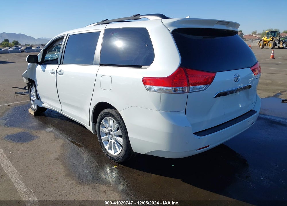 2011 TOYOTA SIENNA XLE LIMITED VIN: 5TDYK3DC7BS066208