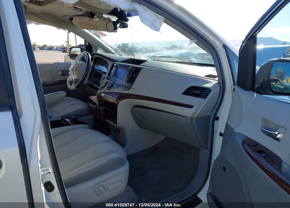 2011 TOYOTA SIENNA XLE LIMITED VIN: 5TDYK3DC7BS066208