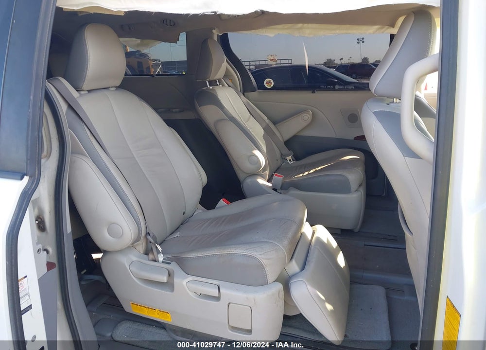 2011 TOYOTA SIENNA XLE LIMITED VIN: 5TDYK3DC7BS066208