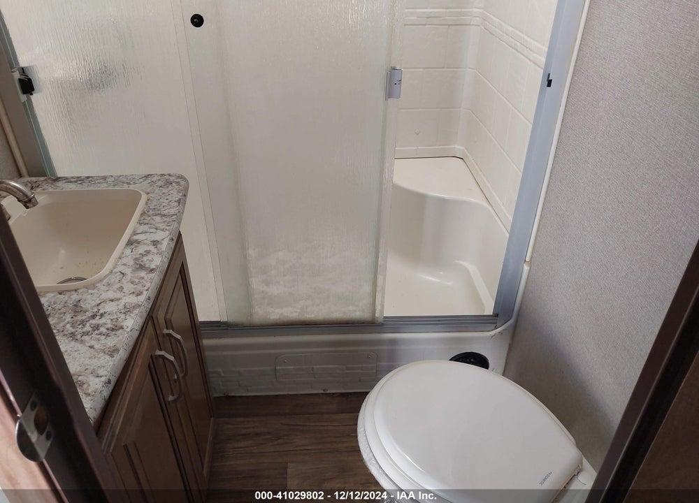 2018 KEYSTONE RV LAREDO TRAVEL TRAILER VIN: 4YDT33524JV600103