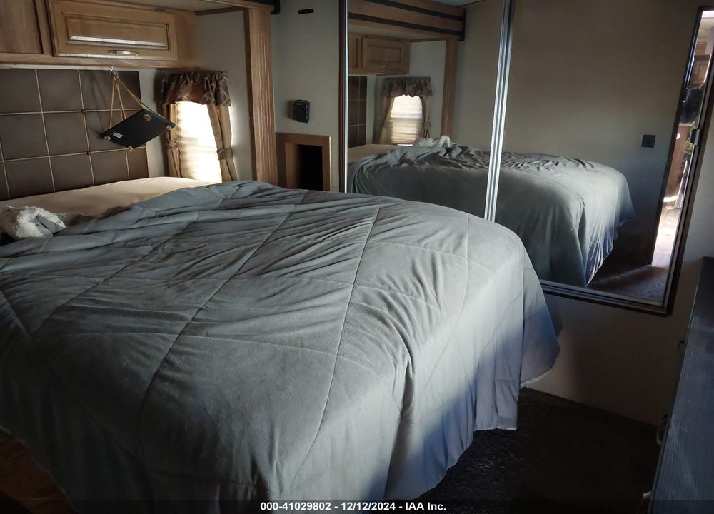 2018 KEYSTONE RV LAREDO TRAVEL TRAILER VIN: 4YDT33524JV600103