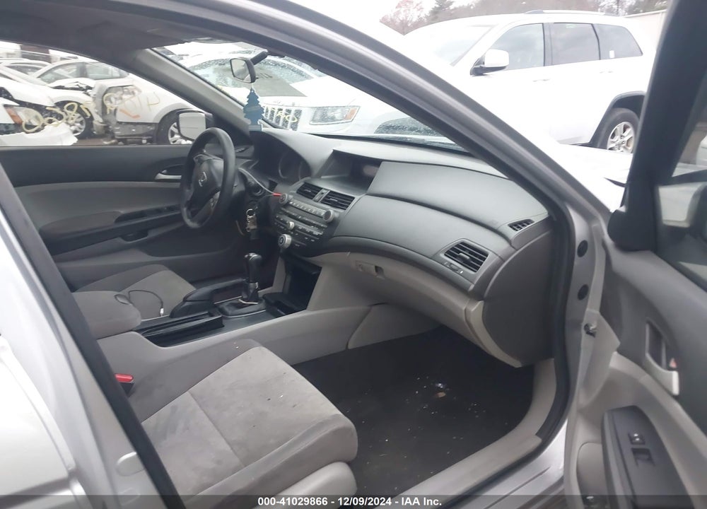 2010 HONDA ACCORD 2.4 LX VIN: 1HGCP2E32AA118152