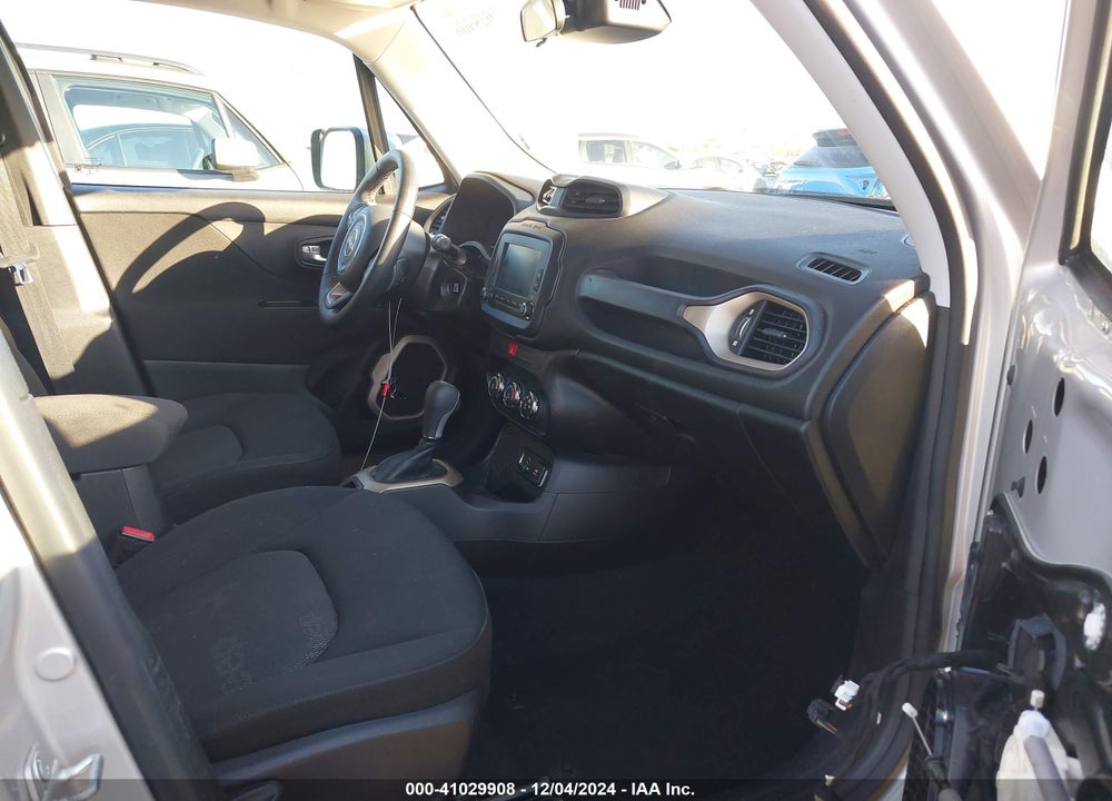 2017 JEEP RENEGADE LATITUDE FWD VIN: ZACCJABBXHPG17832