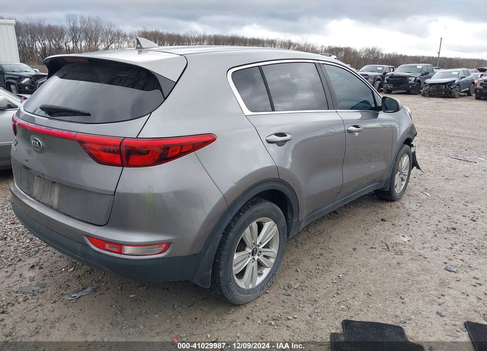 2018 KIA SPORTAGE LX VIN: KNDPMCAC4J7406854