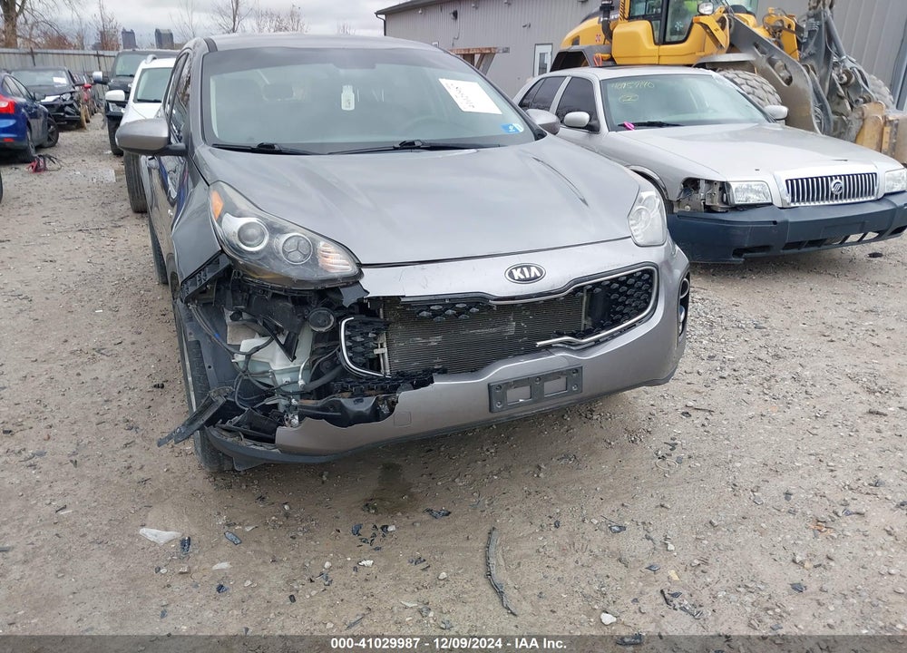 2018 KIA SPORTAGE LX VIN: KNDPMCAC4J7406854