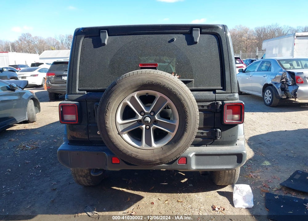 2020 JEEP WRANGLER UNLIMITED SAHARA 4X4 VIN: 1C4HJXEN2LW221842