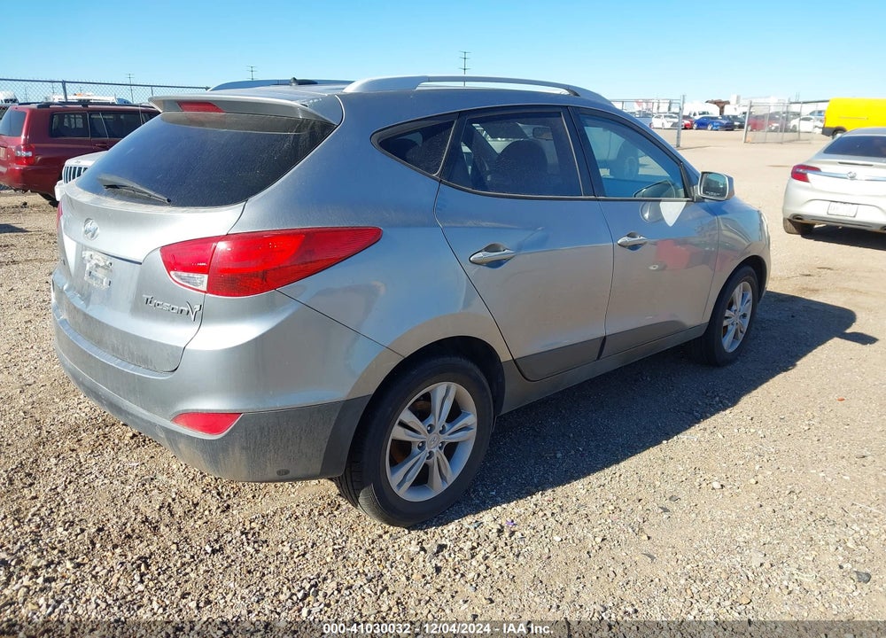 2010 HYUNDAI TUCSON GLS VIN: KM8JU3AC0AU094549