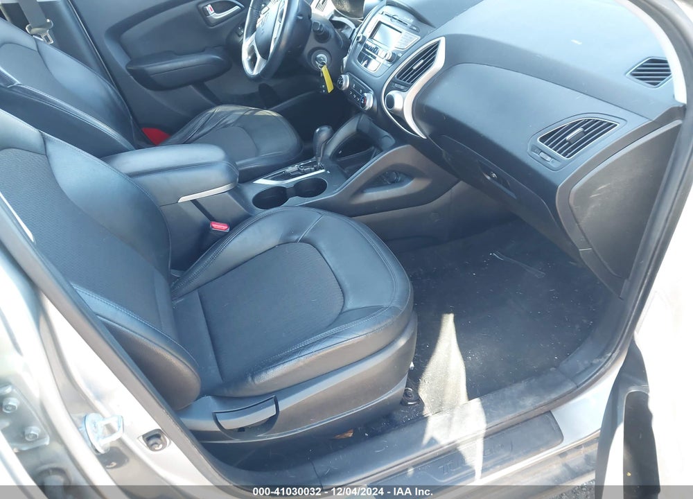 2010 HYUNDAI TUCSON GLS VIN: KM8JU3AC0AU094549