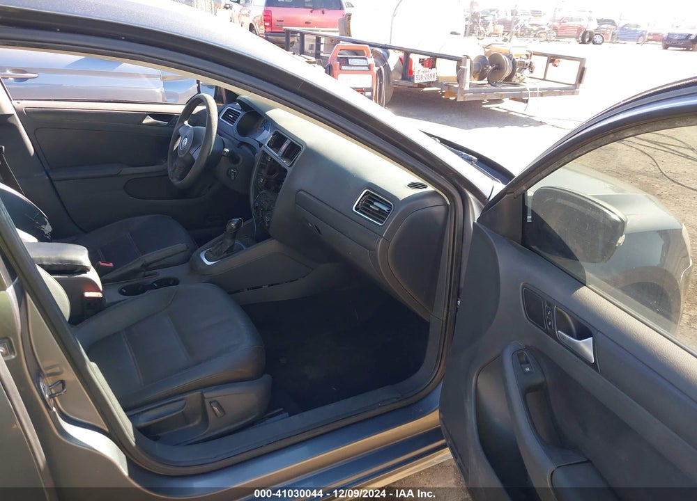 2014 VOLKSWAGEN JETTA 1.8T SE VIN: 3VWD17AJ4EM206521