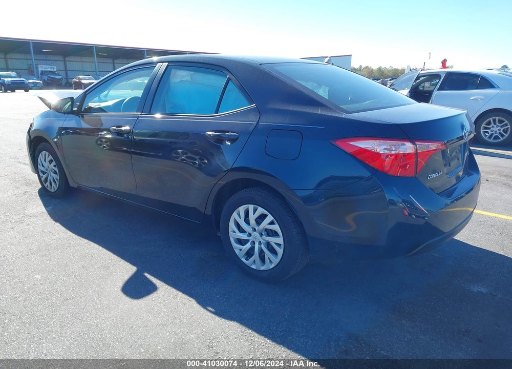 2018 TOYOTA COROLLA LE VIN: 5YFBURHE1JP850762