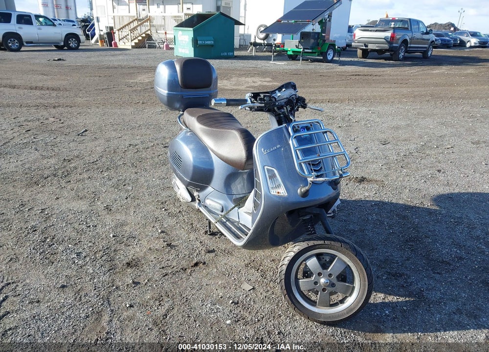 2018 VESPA GTS 300 SUPER VIN: ZAPMA39L1J5100320