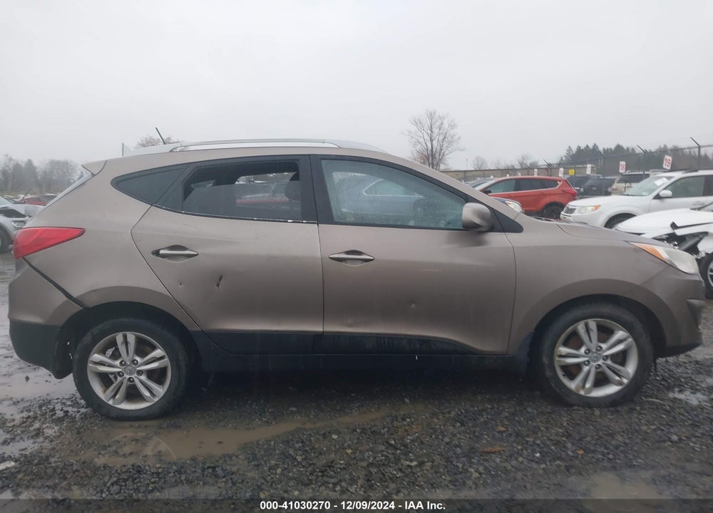 2010 HYUNDAI TUCSON GLS VIN: KM8JUCAC7AU080731