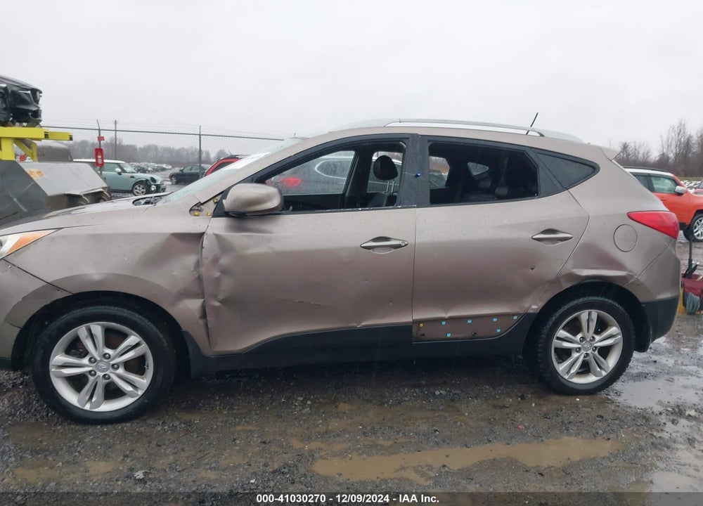 2010 HYUNDAI TUCSON GLS VIN: KM8JUCAC7AU080731