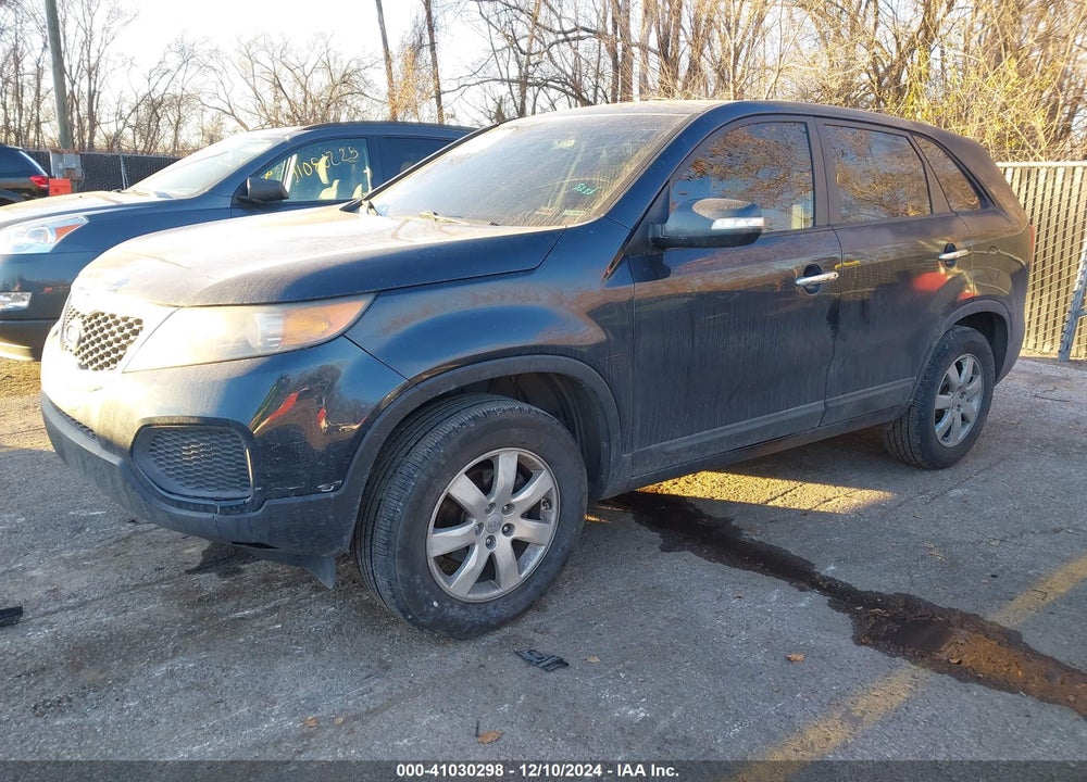 2013 KIA SORENTO LX VIN: 5XYKT3A11DG364470
