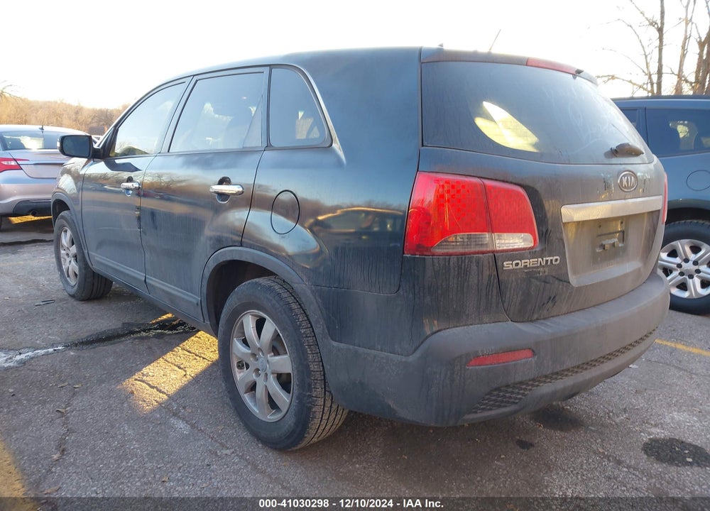 2013 KIA SORENTO LX VIN: 5XYKT3A11DG364470