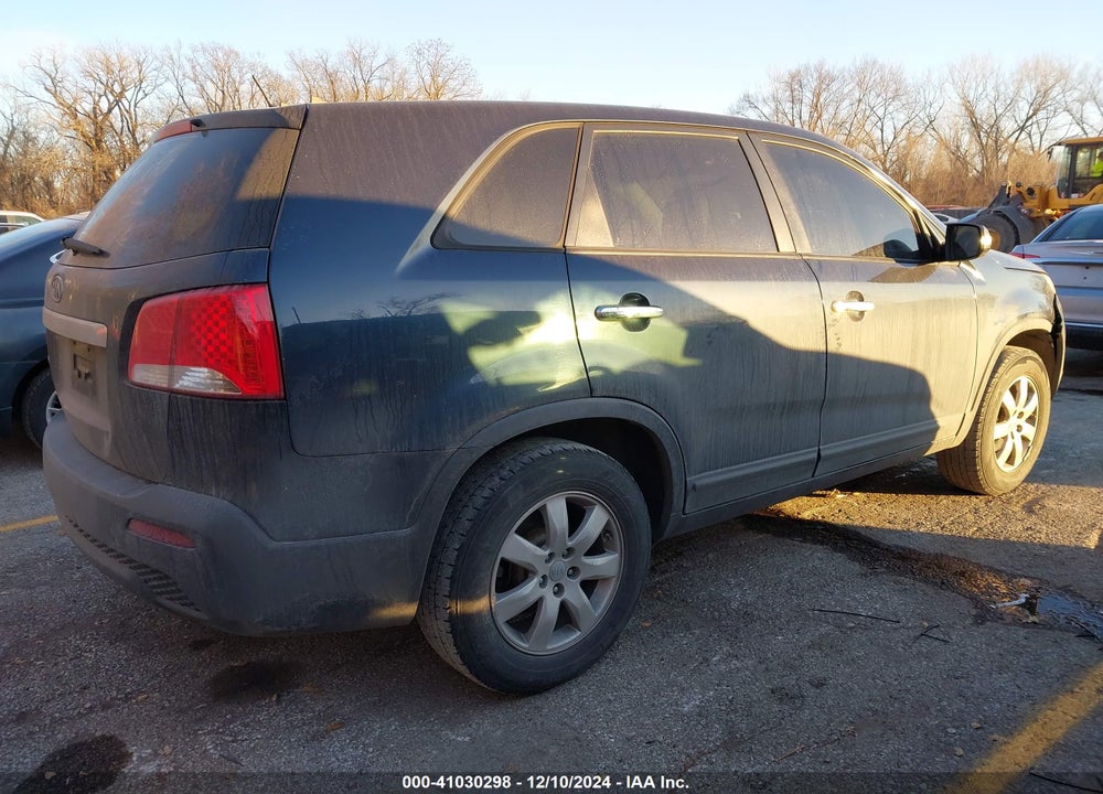 2013 KIA SORENTO LX VIN: 5XYKT3A11DG364470