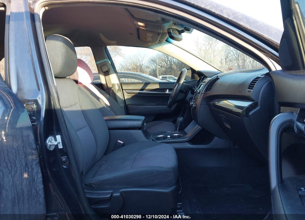 2013 KIA SORENTO LX VIN: 5XYKT3A11DG364470