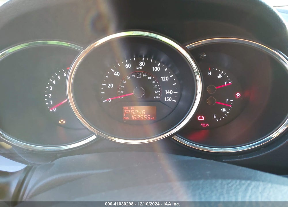 2013 KIA SORENTO LX VIN: 5XYKT3A11DG364470