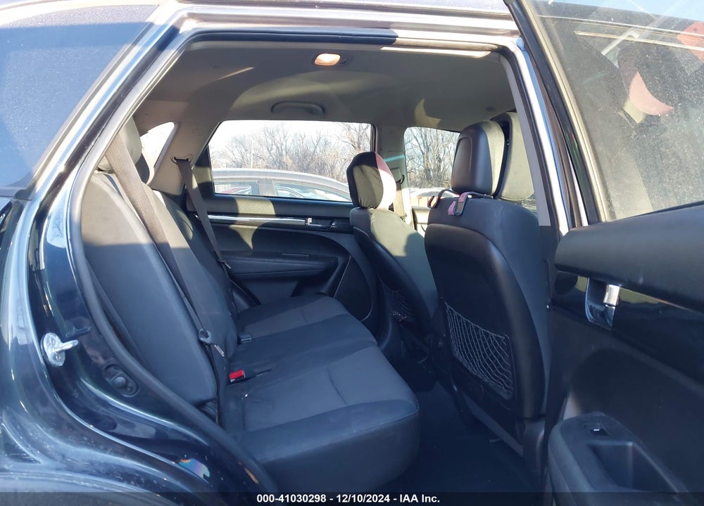 2013 KIA SORENTO LX VIN: 5XYKT3A11DG364470
