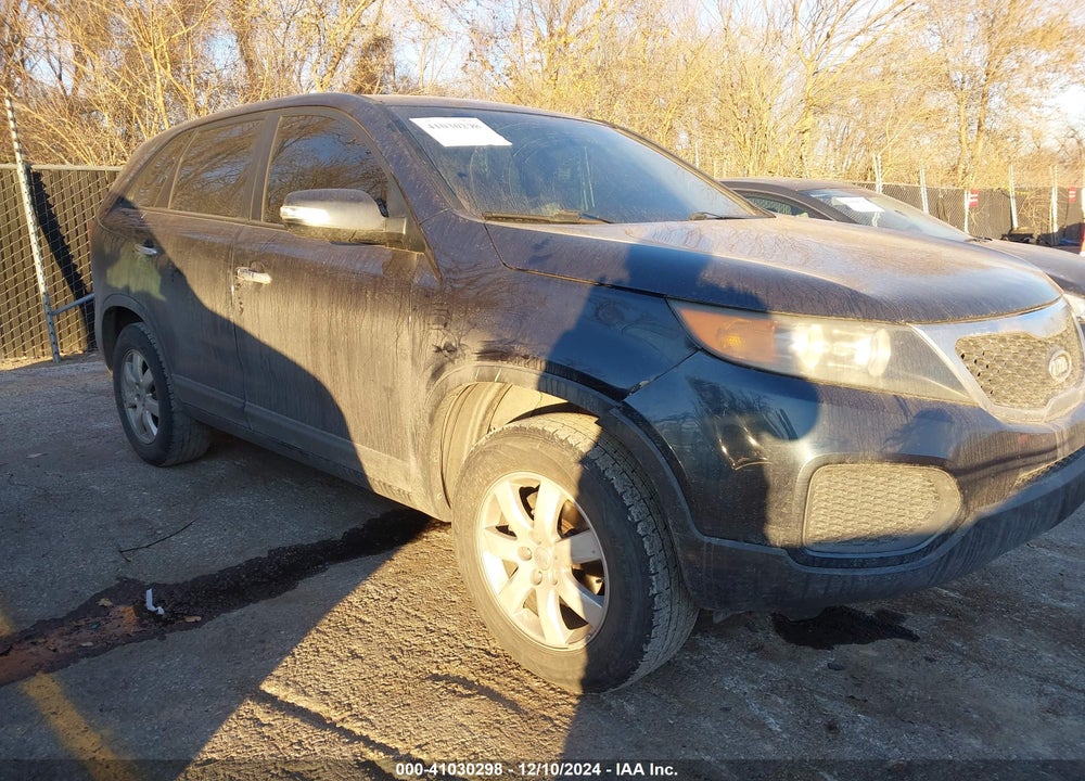 2013 KIA SORENTO LX VIN: 5XYKT3A11DG364470