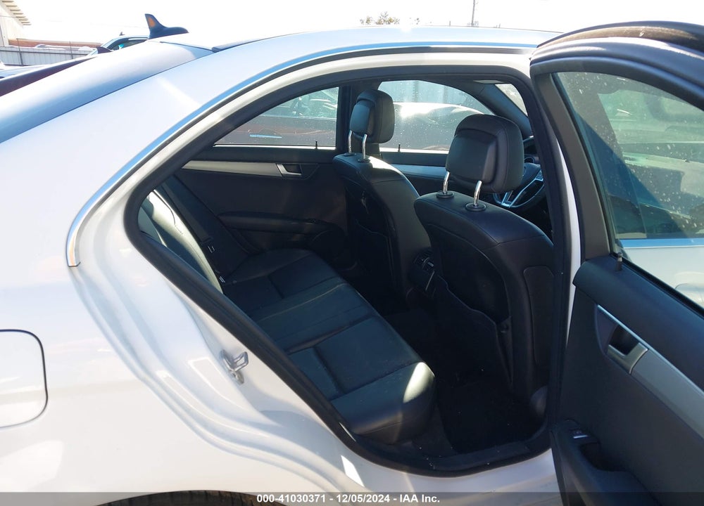 2014 MERCEDES-BENZ C 300 VIN: WDDGF8AB0EG163814