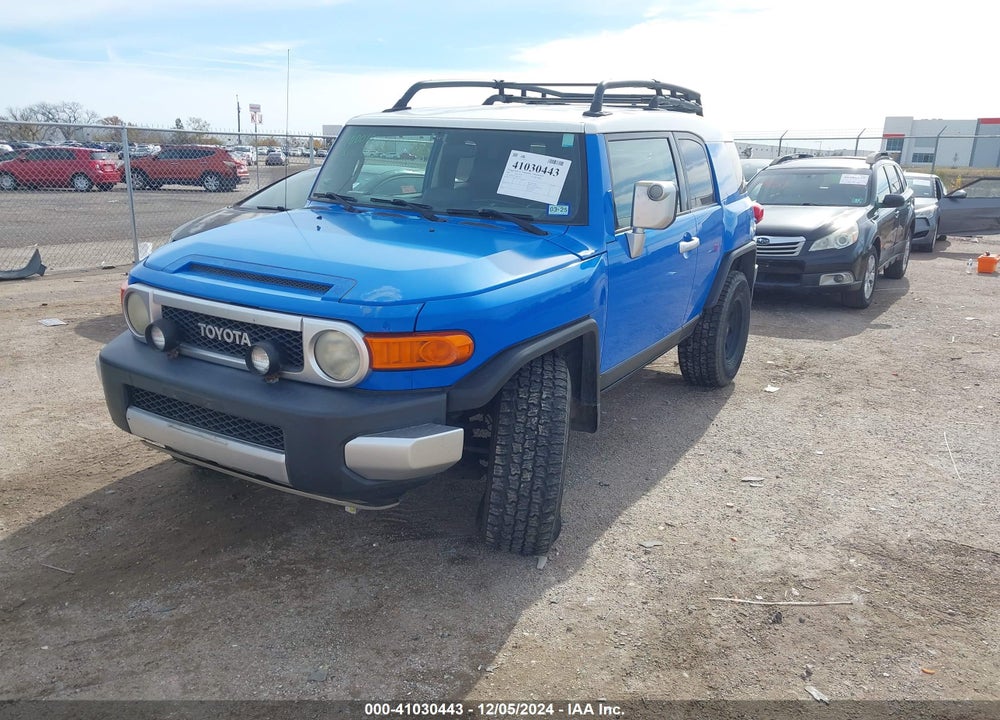 2007 TOYOTA FJ CRUISER VIN: JTEBU11F770011640