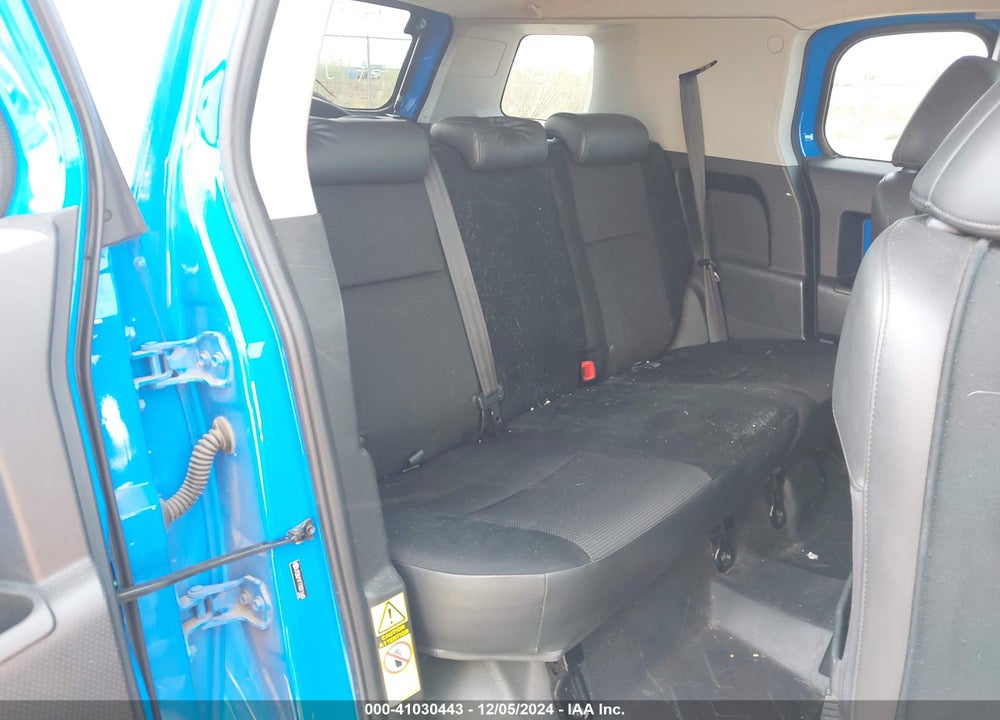2007 TOYOTA FJ CRUISER VIN: JTEBU11F770011640