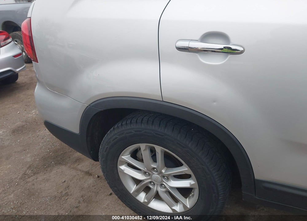 2015 KIA SORENTO VIN: 5XYKTCA66FG600724