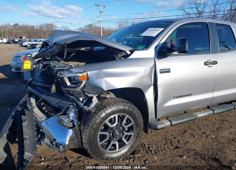 2018 TOYOTA TUNDRA SR5 5.7L V8 VIN: 5TFUY5F11JX719774