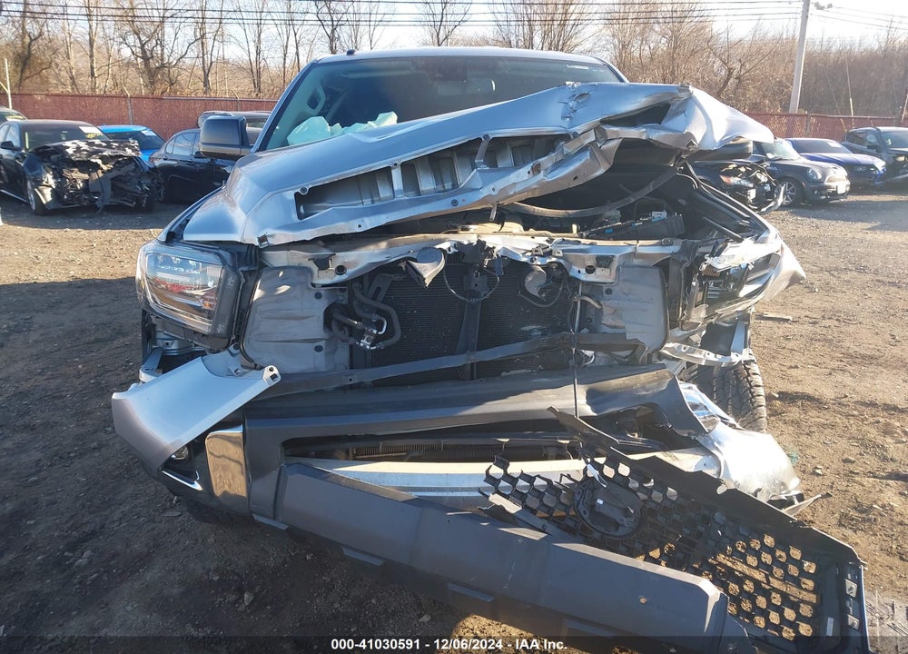 2018 TOYOTA TUNDRA SR5 5.7L V8 VIN: 5TFUY5F11JX719774