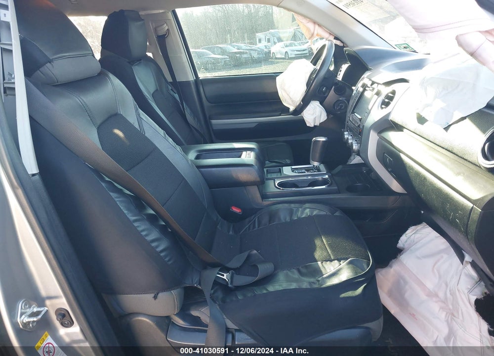 2018 TOYOTA TUNDRA SR5 5.7L V8 VIN: 5TFUY5F11JX719774