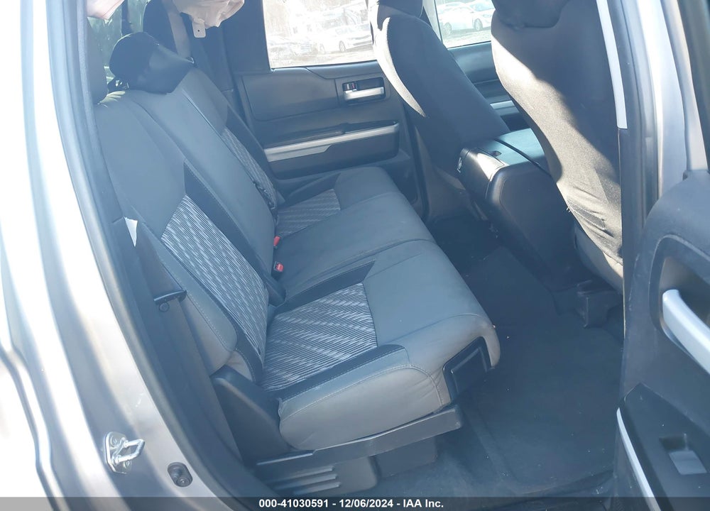 2018 TOYOTA TUNDRA SR5 5.7L V8 VIN: 5TFUY5F11JX719774