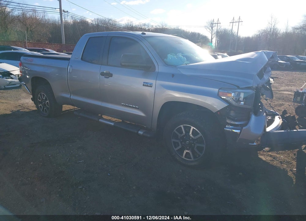 2018 TOYOTA TUNDRA SR5 5.7L V8 VIN: 5TFUY5F11JX719774