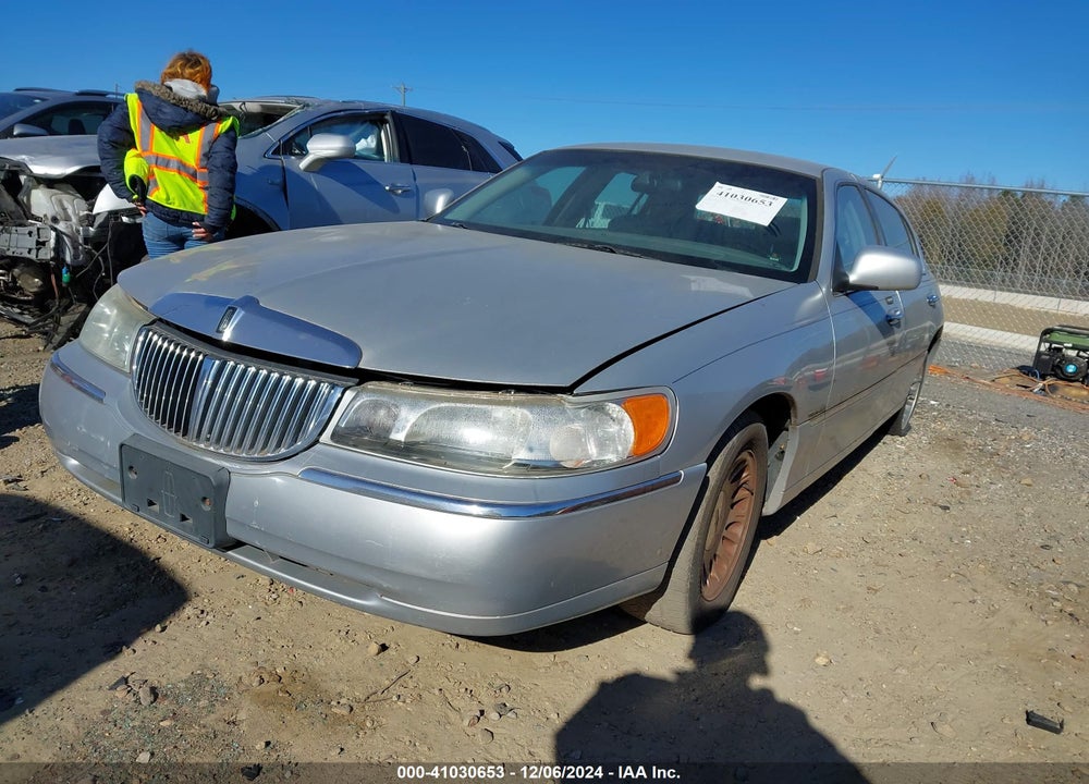 2001 LINCOLN TOWN CAR CARTIER VIN: 1LNHM83W51Y658630