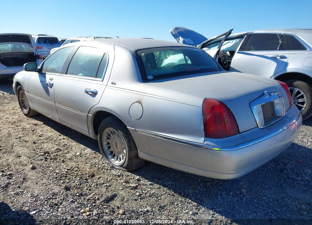 2001 LINCOLN TOWN CAR CARTIER VIN: 1LNHM83W51Y658630