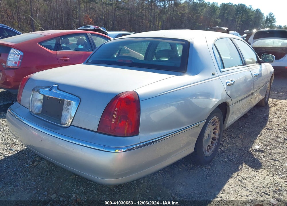 2001 LINCOLN TOWN CAR CARTIER VIN: 1LNHM83W51Y658630