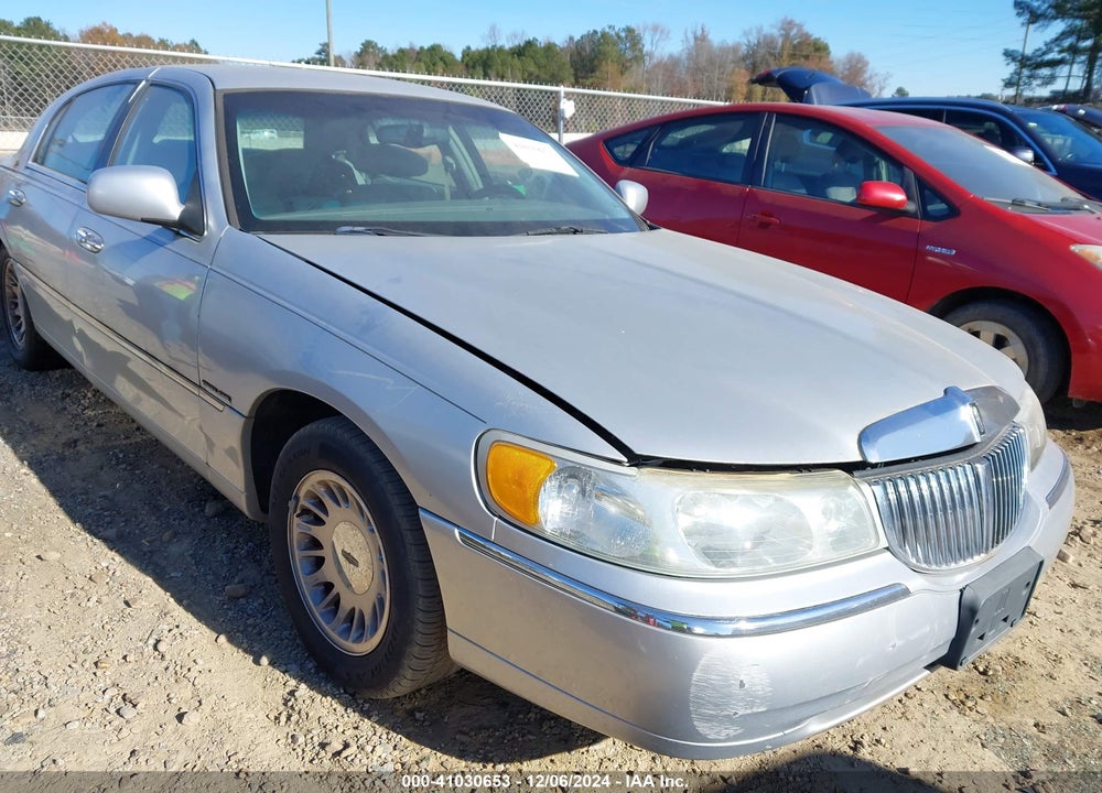 2001 LINCOLN TOWN CAR CARTIER VIN: 1LNHM83W51Y658630