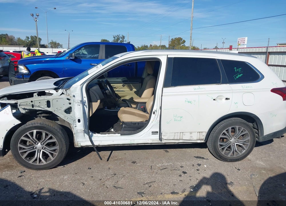 2018 MITSUBISHI OUTLANDER SEL VIN: JA4AD3A39JZ010200