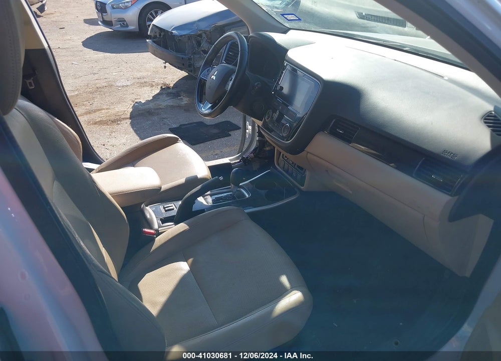 2018 MITSUBISHI OUTLANDER SEL VIN: JA4AD3A39JZ010200