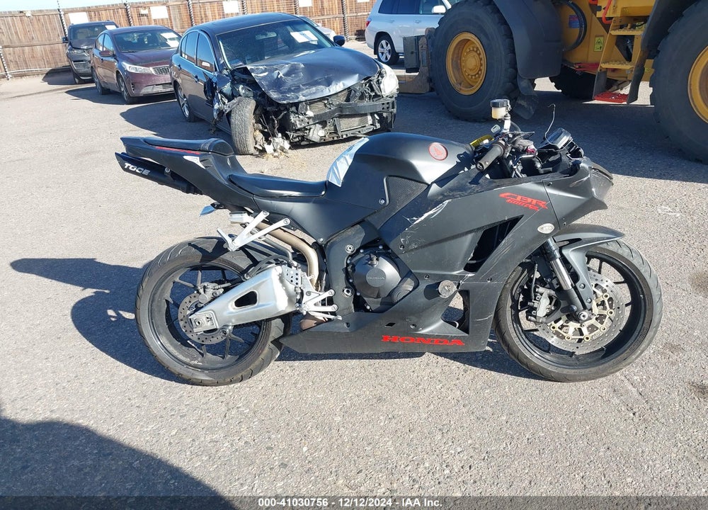 2015 HONDA CBR600 RR VIN: JH2PC4005FK800830