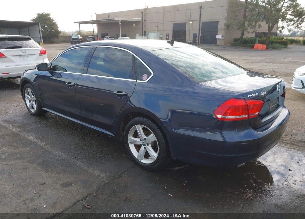 2015 VOLKSWAGEN PASSAT 2.0L TDI SE VIN: 1VWBV7A33FC082838