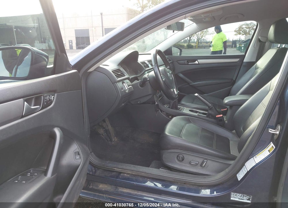 2015 VOLKSWAGEN PASSAT 2.0L TDI SE VIN: 1VWBV7A33FC082838