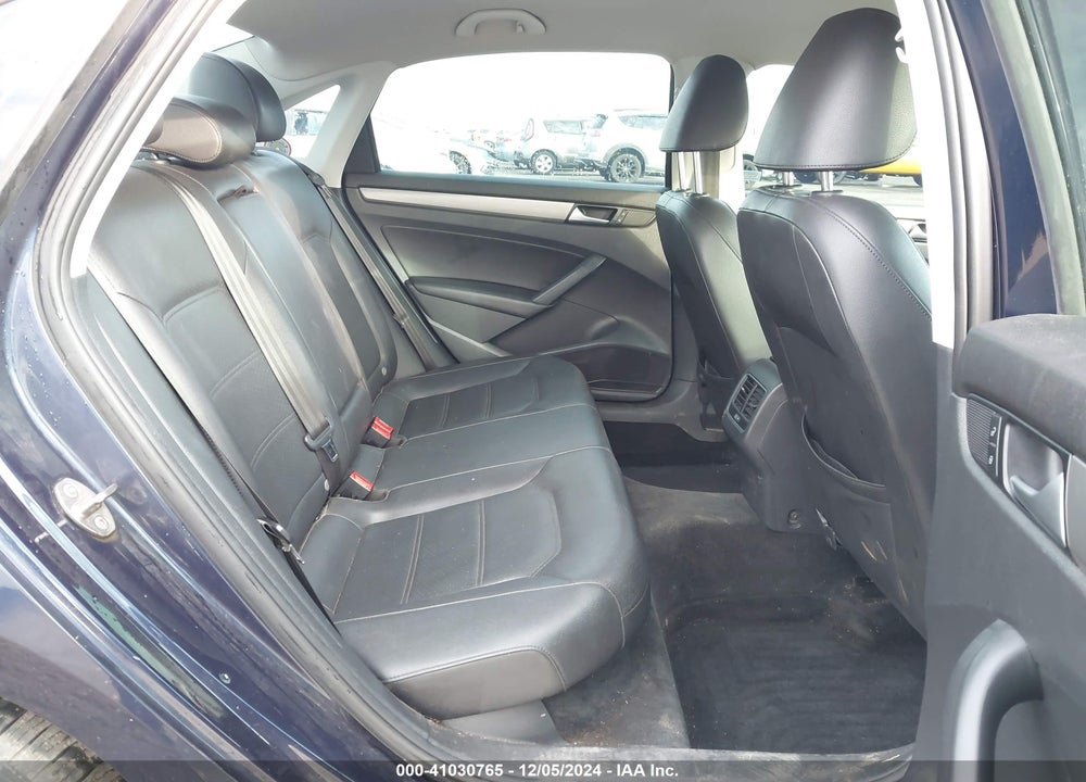 2015 VOLKSWAGEN PASSAT 2.0L TDI SE VIN: 1VWBV7A33FC082838