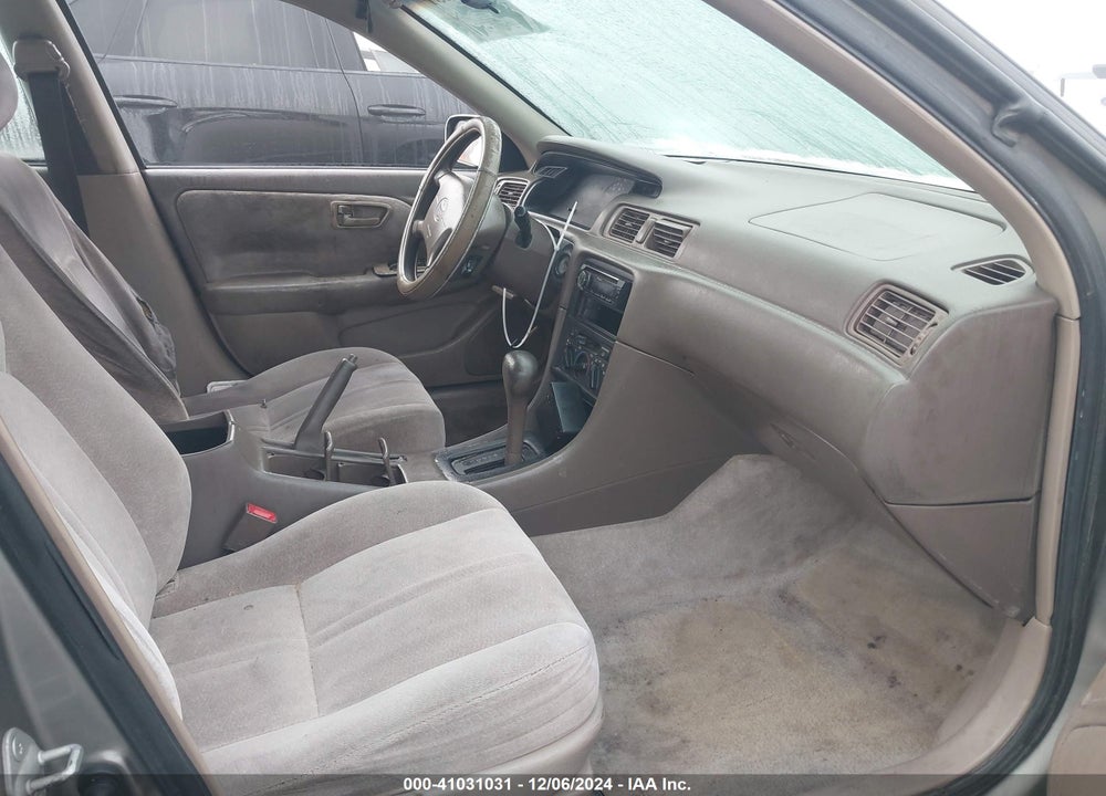 1998 TOYOTA CAMRY LE VIN: JT2BG22K2W0201964