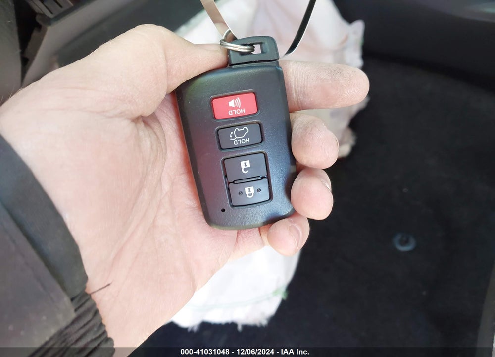 2018 TOYOTA RAV4 ADVENTURE/XLE VIN: JTMWFREV4JD120279