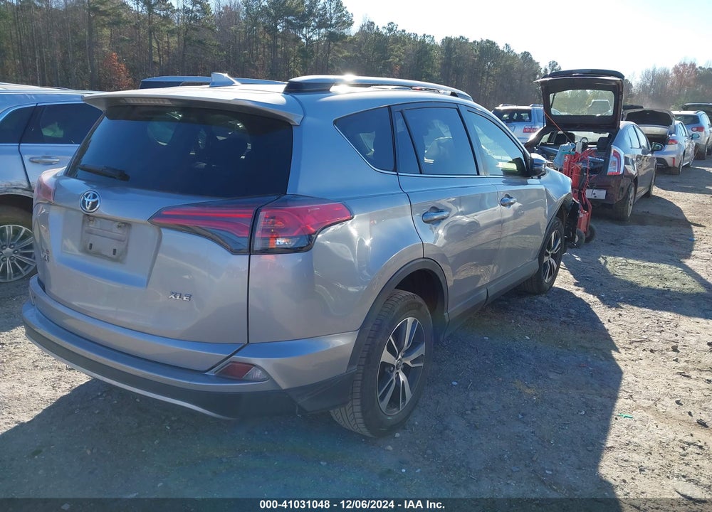 2018 TOYOTA RAV4 ADVENTURE/XLE VIN: JTMWFREV4JD120279